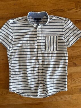 Tommy Hilfiger White and Navy Horizontal Stripe Short-Sleeve Button-Down Shirt